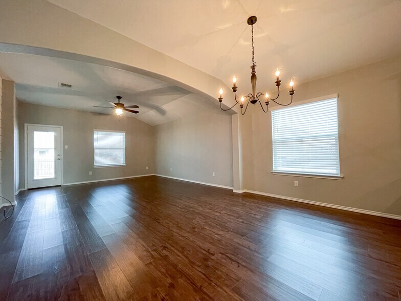 Building Photo - 3228 Beutel Rd