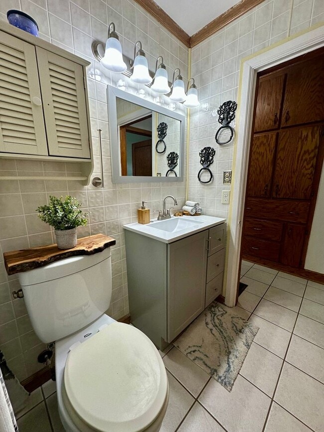 Building Photo - 3 bed, 1.5 bath home for rent in Waterloo