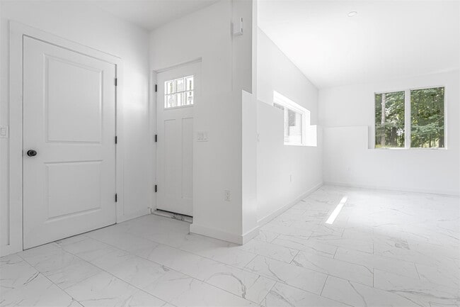 Building Photo - 613 Union Rd