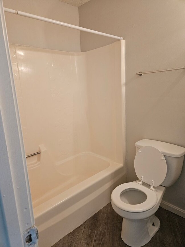 Building Photo - Green Valley Apartments