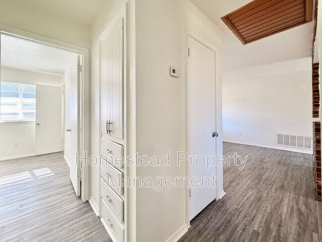 Building Photo - 433 NW 84th St