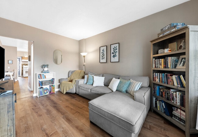 Building Photo - 5538 W Drummond Pl