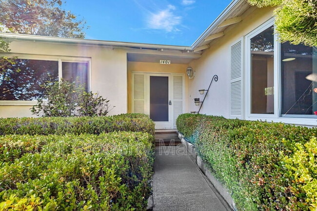Primary Photo - 1401 Laurent St