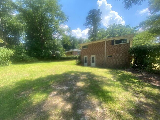 Building Photo - 1524 Alpine Dr