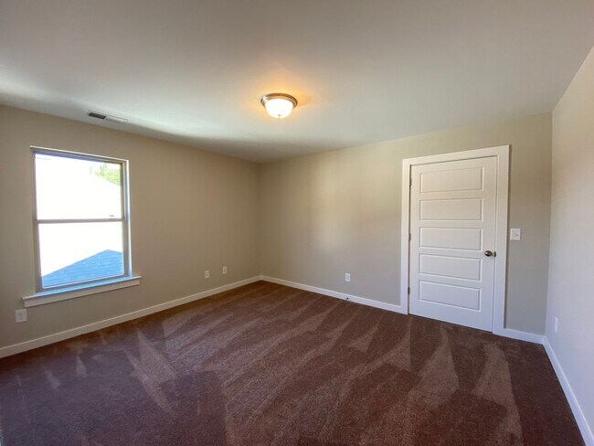 Building Photo - Home for Rent in Pinson, AL!!! Available to View!