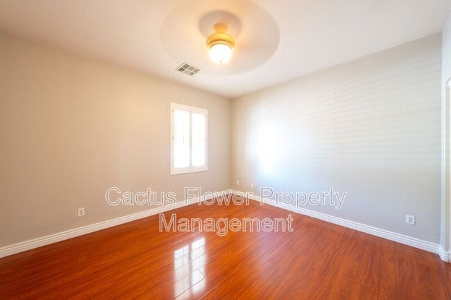 Building Photo - 1497 E Indigo St