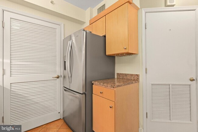 Building Photo - 616 E Street NW Unit 1005
