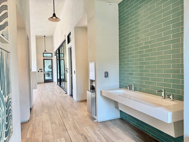 Building Photo - 4553 S Patterson Paseo