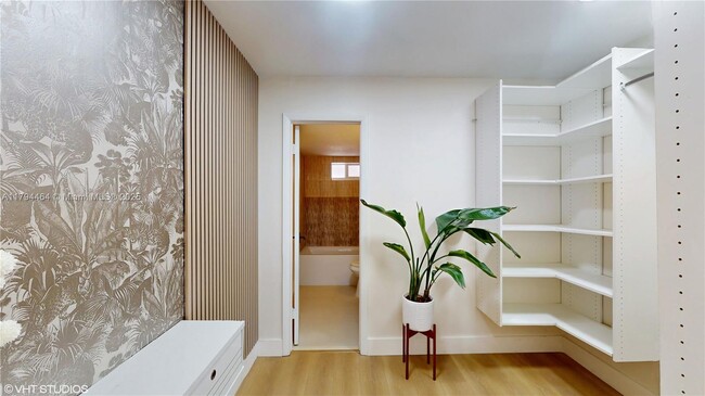 Primary Photo - 1666 West Ave