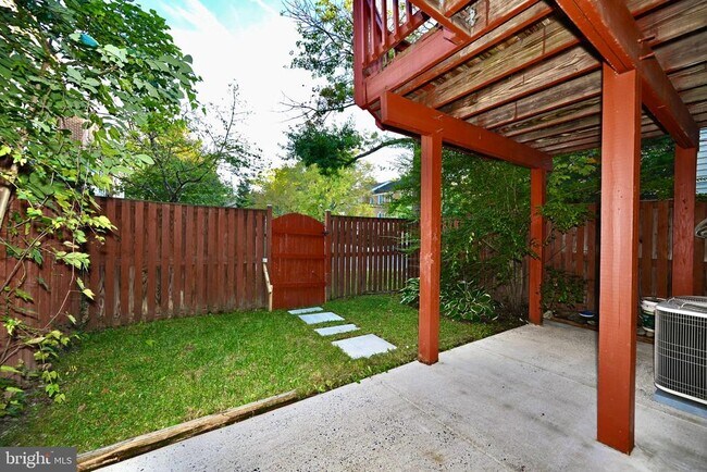 Building Photo - 1561 Templeton Pl