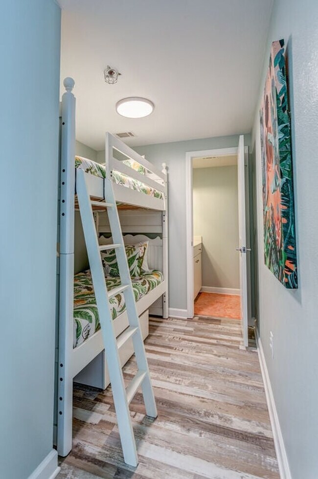 Building Photo - 998 Gulfside Ct