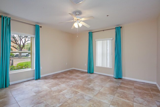 Building Photo - 5015 Fairways Cir