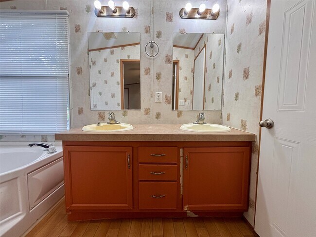 Building Photo - 13295 Pecan Tree Dr