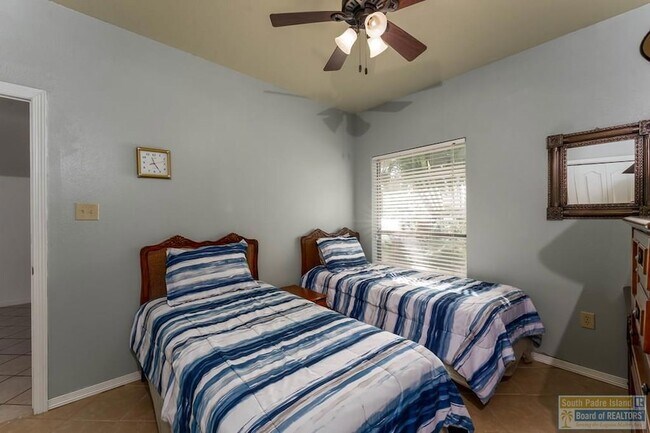 Building Photo - 1 Torrey Pines Dr