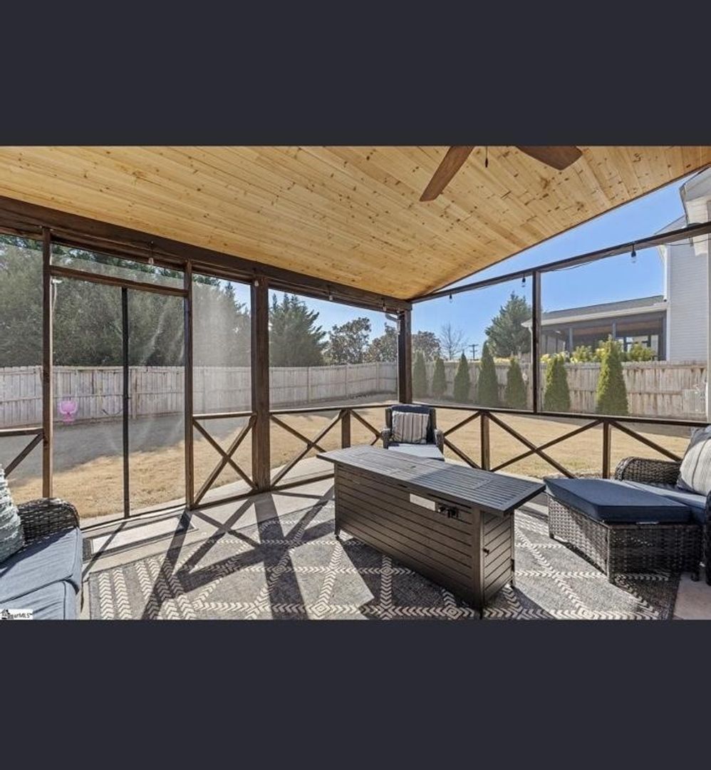 Building Photo - 286 Braselton St