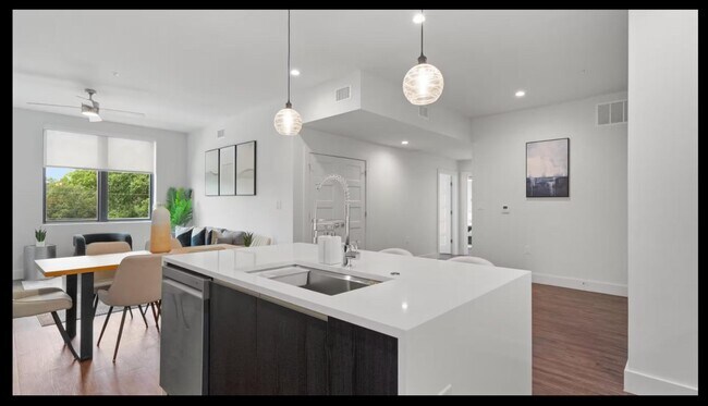 Building Photo - 5515 Humming Bird Ln