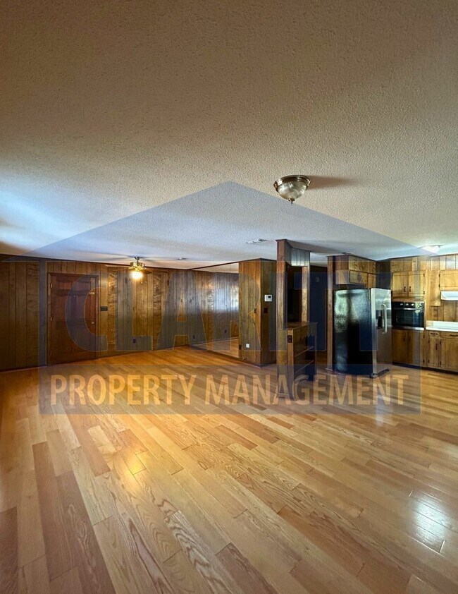 Building Photo - Charming two story home with garage and la...