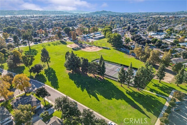 Building Photo - 3036 Knollwood Ave