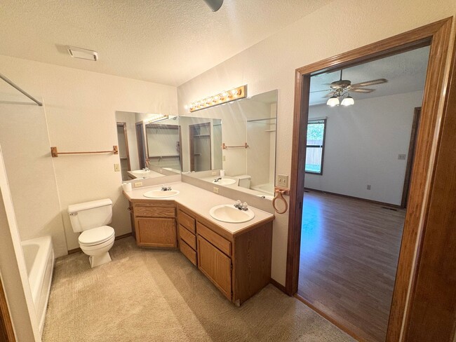 Building Photo - Now leasing in West Boise! This single-lev...