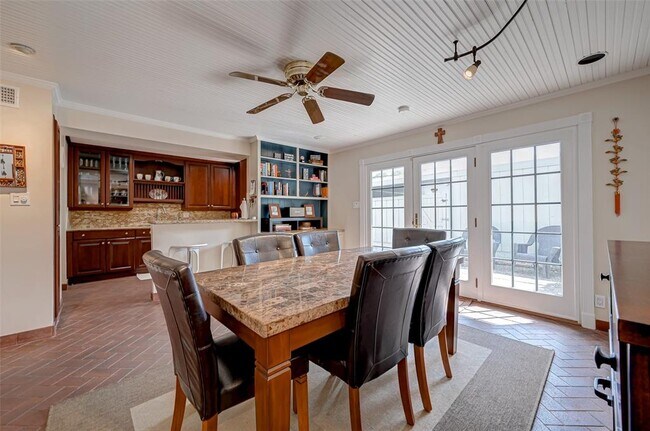 Building Photo - 6329 Del Monte Dr