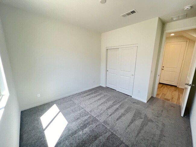 Building Photo - 21469 Thomas Ct