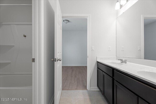 Building Photo - 221 Ness Cir