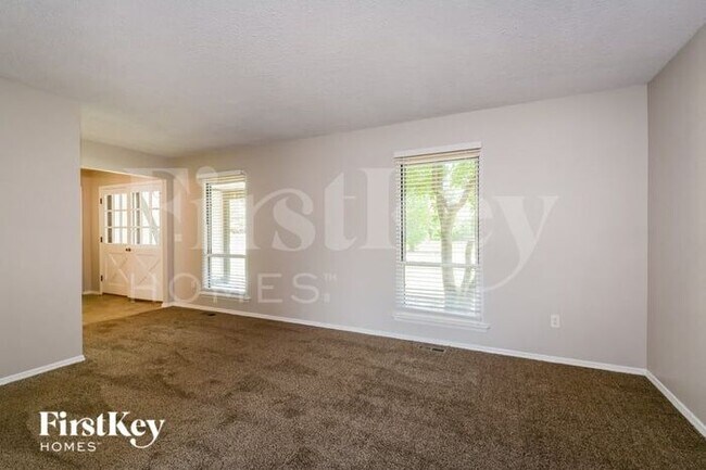 Building Photo - 15 Parkwood Dr