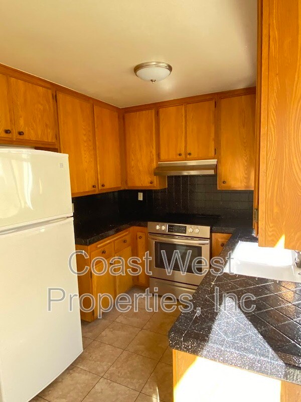 Building Photo - 1280 Goshen St