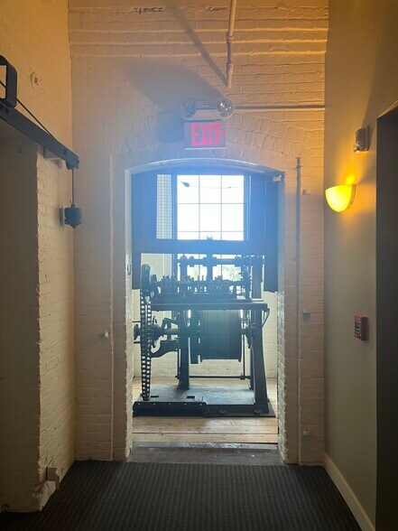 Building Photo - 387 3rd Ave