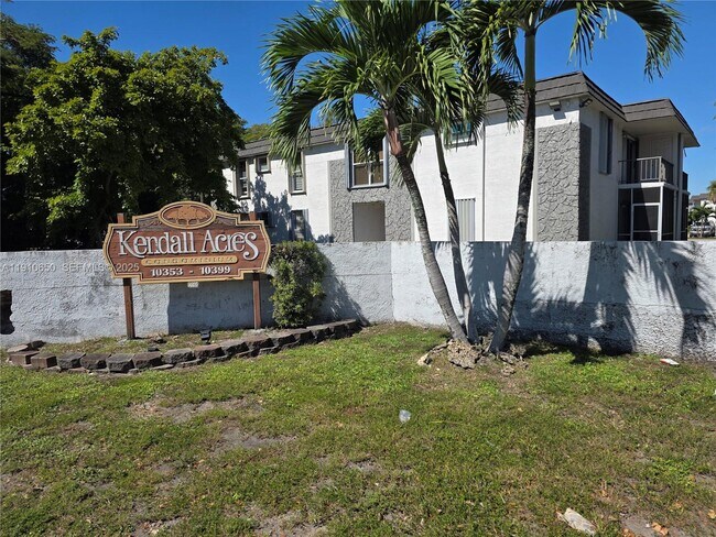 Building Photo - 10399 N Kendall Dr