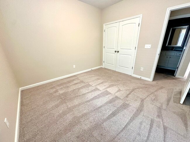 Building Photo - 822 Goodale Dr