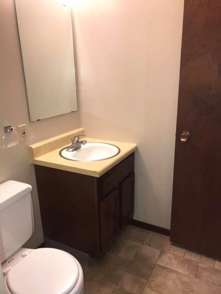 Building Photo - 1403 Hennessey St