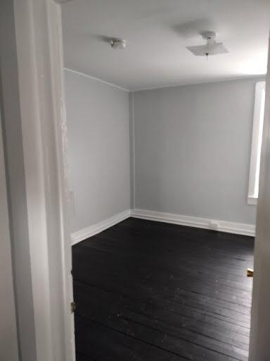 Building Photo - 35 Maple St