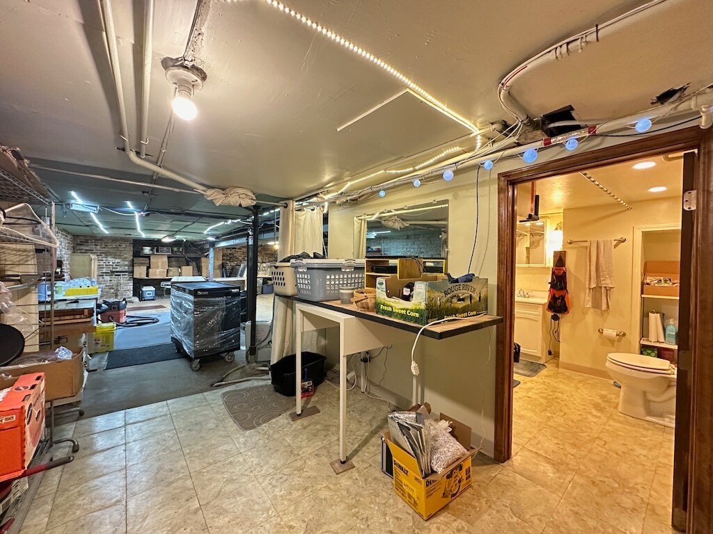 Building Photo - 3607 N Damen Ave