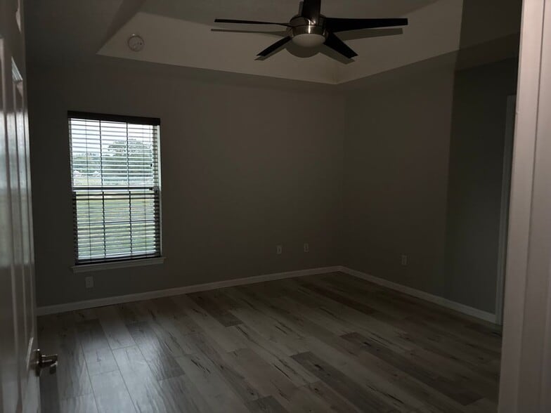 Building Photo - 15725 SE 97th Ave