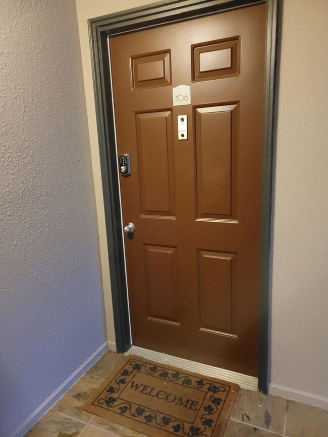 Building Photo - 2 Bed 1 Bath Condo Sunset Pointe