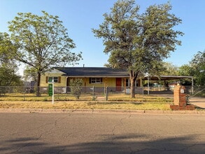 Building Photo - 3221 Emory St