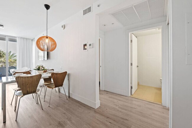 Building Photo - 6080 Collins Ave