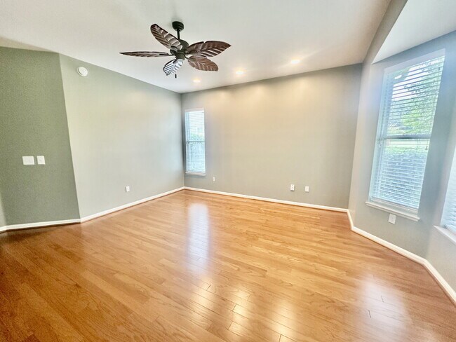 Building Photo - Spacious Open Floor Plan Home in Sun City!