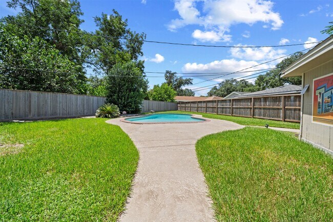 Building Photo - 5826 Spruce Forest Dr