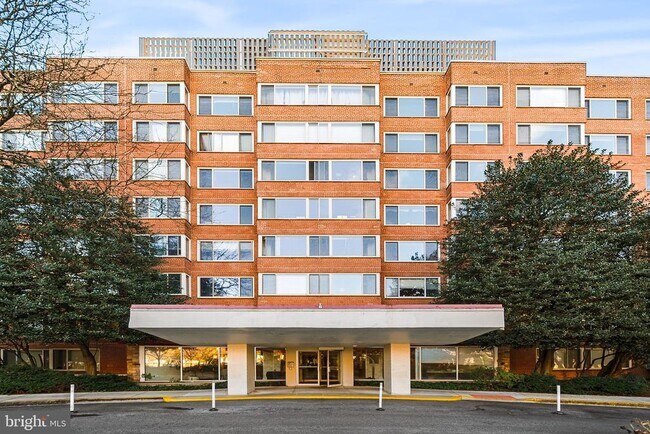 Building Photo - 4000 Tunlaw Rd NW