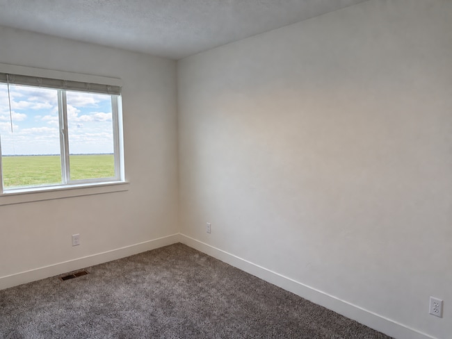 Building Photo - 953 N 900 W