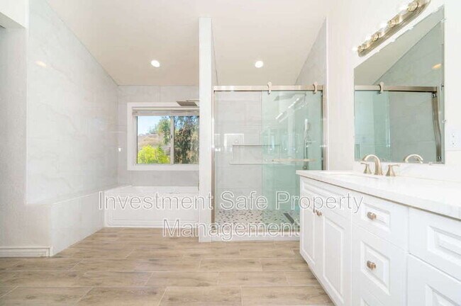 Building Photo - 39945 Temecky Way