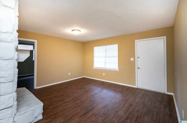 Building Photo - 4/2 Adamsville Home