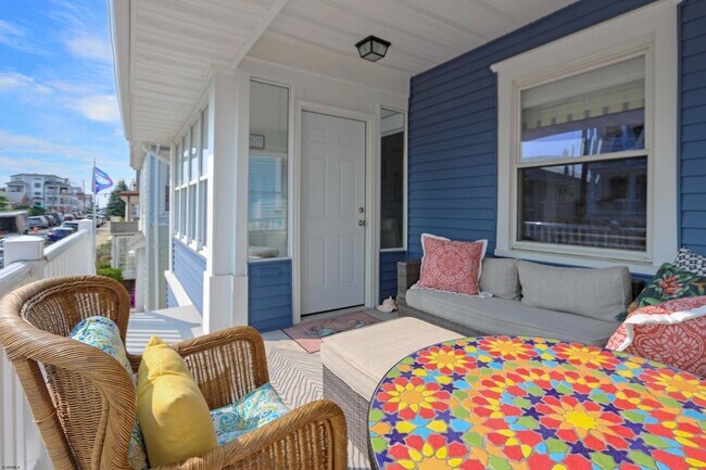 Building Photo - 10 S Troy Ave