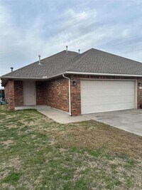 Building Photo - 15109 Kyle Dr