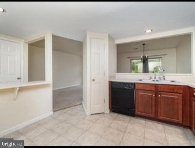 Building Photo - 471 Stonehedge Ln