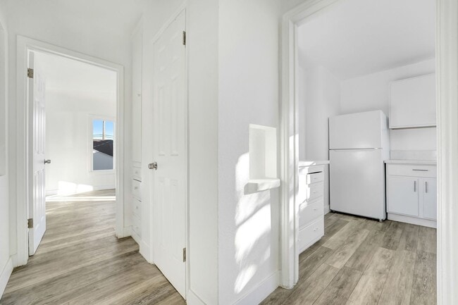 Building Photo - Bright and Spacious Upper-Floor Studio Apartment with Parking