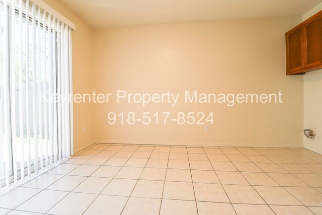 Building Photo - 2 Bed 1 Bath House in Claremore