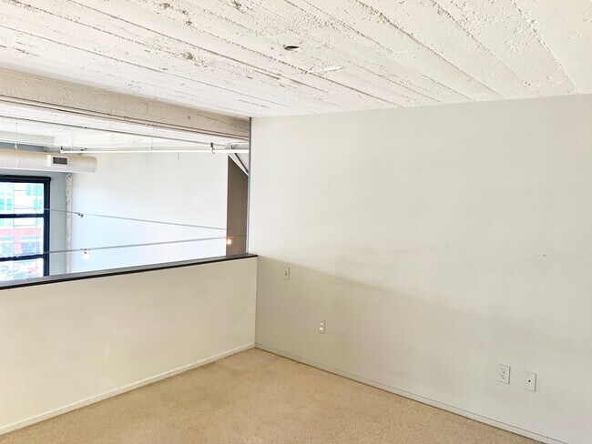 Building Photo - STUNNING LARGE CORNER LIVE/WORK 1 BED+ DEN...